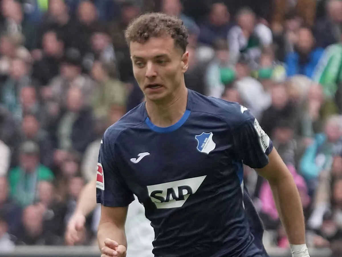 Fisnik Asllani könnte beim BVB einen Starstürmer verdrängen
