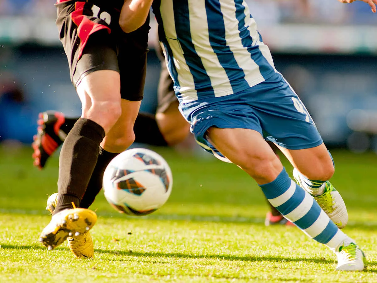 Protein und Fussball: Wie der Nährstoff Regeneration und Leistungsfähigkeit unterstützt