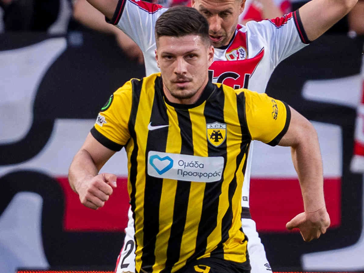 Der serbische Torjäger Luka Jovic hat einen Vertrag unterzeichnet