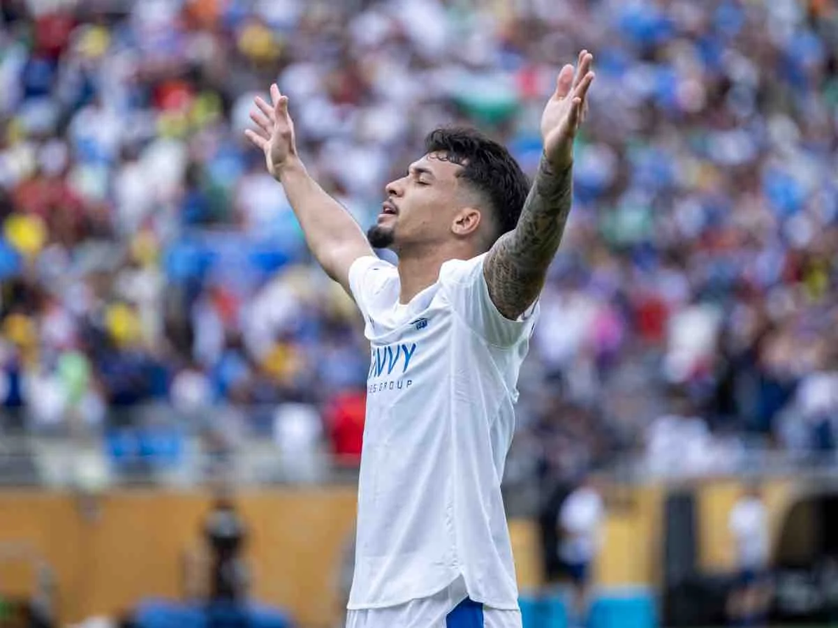 Ajax Amsterdam verhandelt über Marcos Leonardo