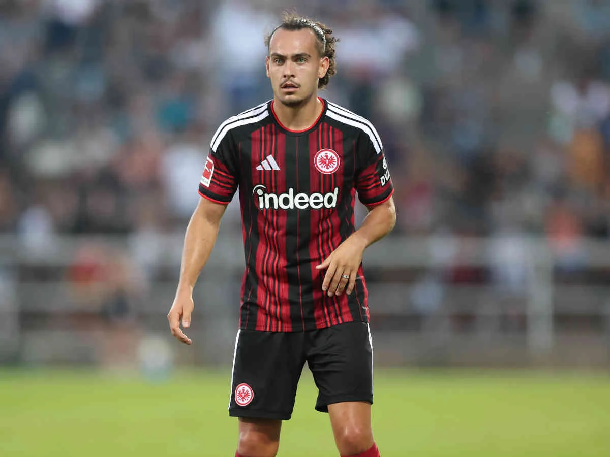 Eintracht-Coach Adi Hütter hat harte Botschaft für Arthur Theate