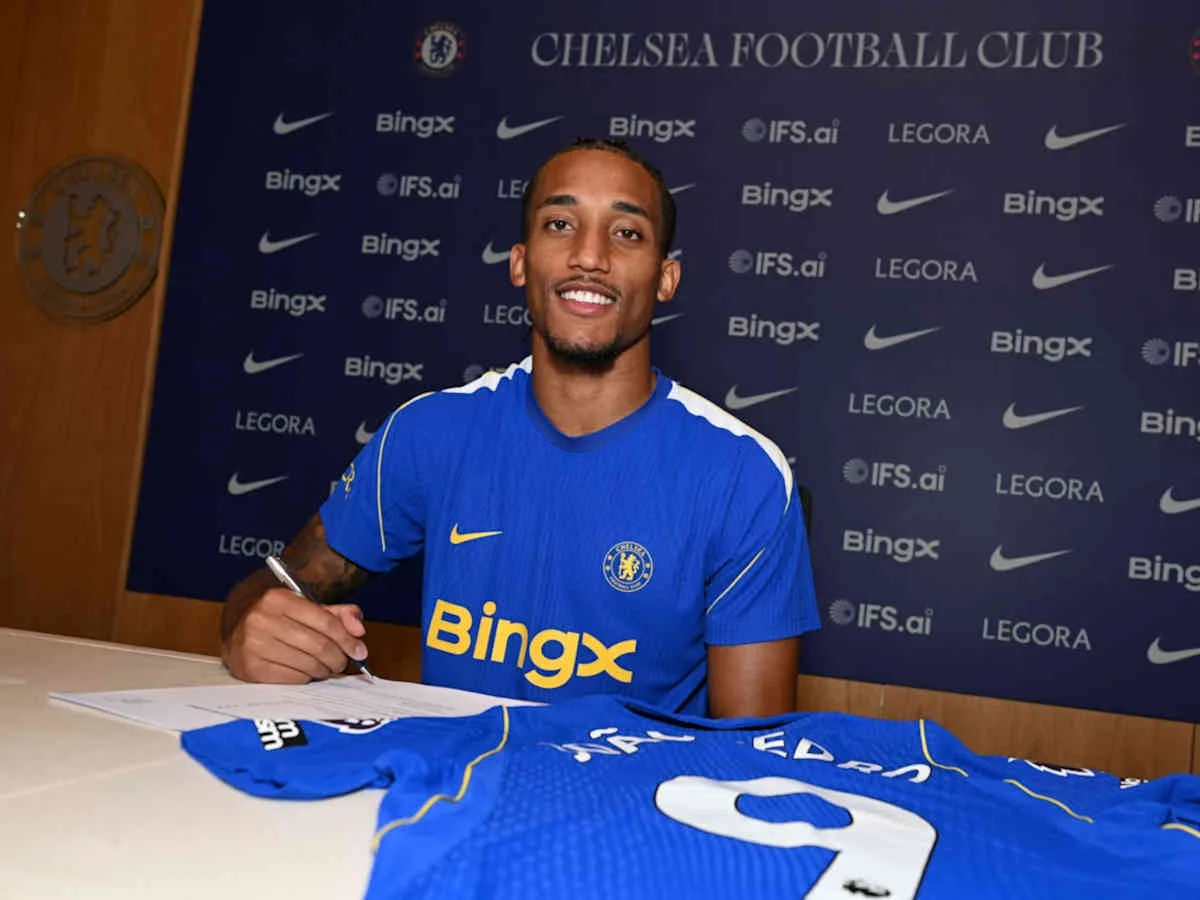Chelsea-Stürmer João Pedro unterschreibt Achtjahresvertrag