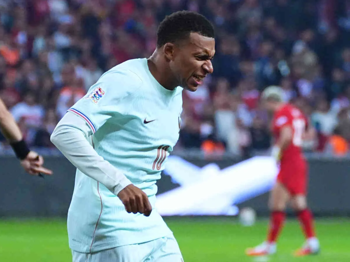Kylian Mbappé hat es am Knie erwischt – Rückreise nach Madrid