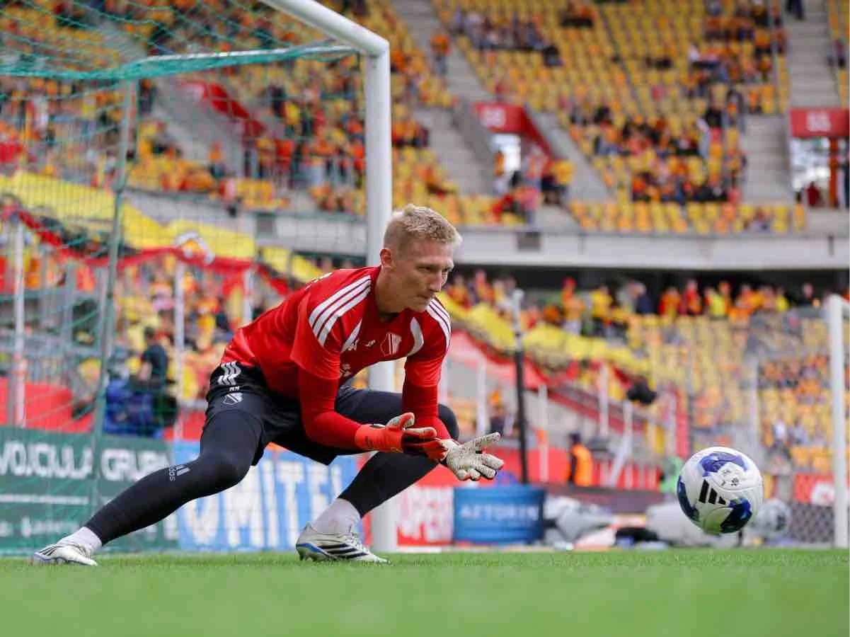 Köln bot acht Millionen für Legia-Torwart Hindrich