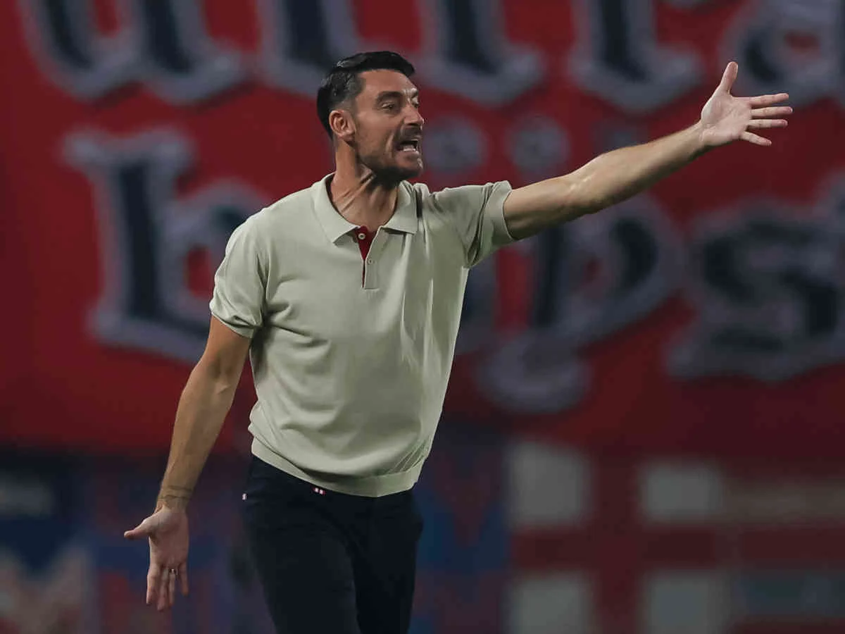 Lugano-Coach Mattia Croci-Torti geht auf Gegenüber Albert Riera los