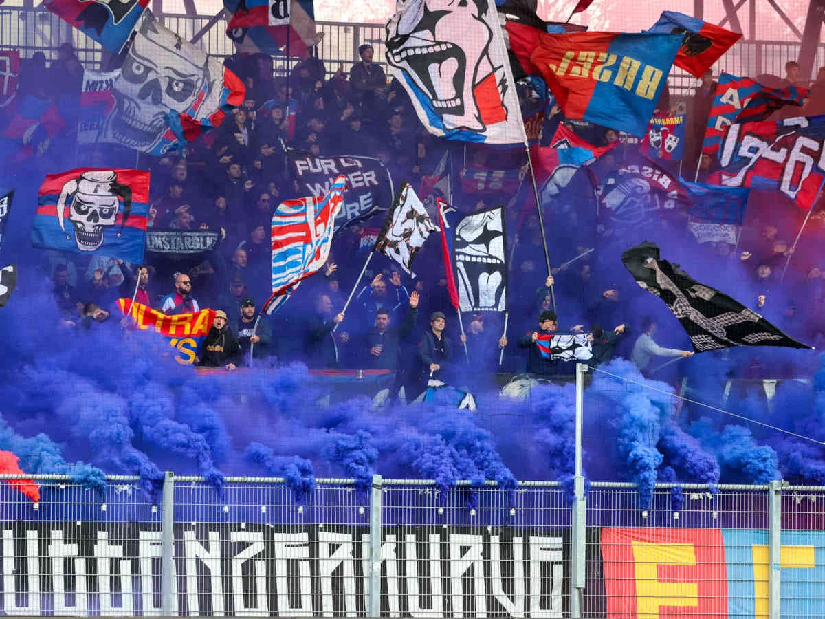 Die Muttenzerkurve schickt die FCB-Profis weg