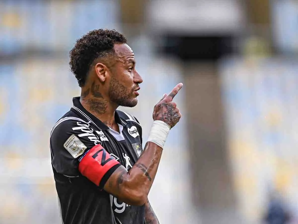 Neymar schubst Trainer und sieht Rot